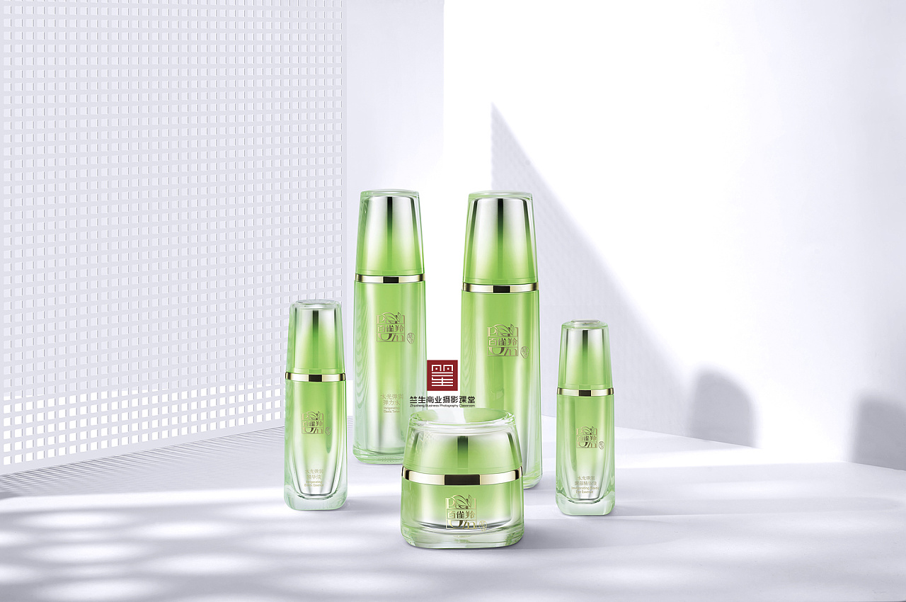 竺生老师掌镜，百雀羚水光弹润系列诠释国潮美妆新高度